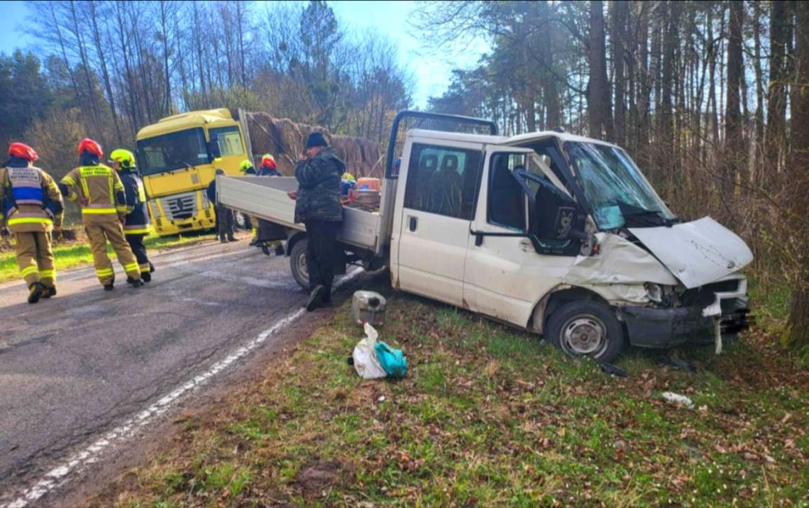 Gm. Wola Uhruska. Zderzenie dostawczaka z ciężarówką w Mszance. Dwie osoby poszkodowane