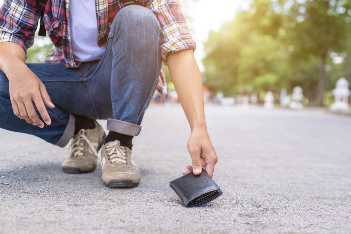 Gm. Wyryki. Znaleziony portfel z kasą i dokumentami oddał policjantom