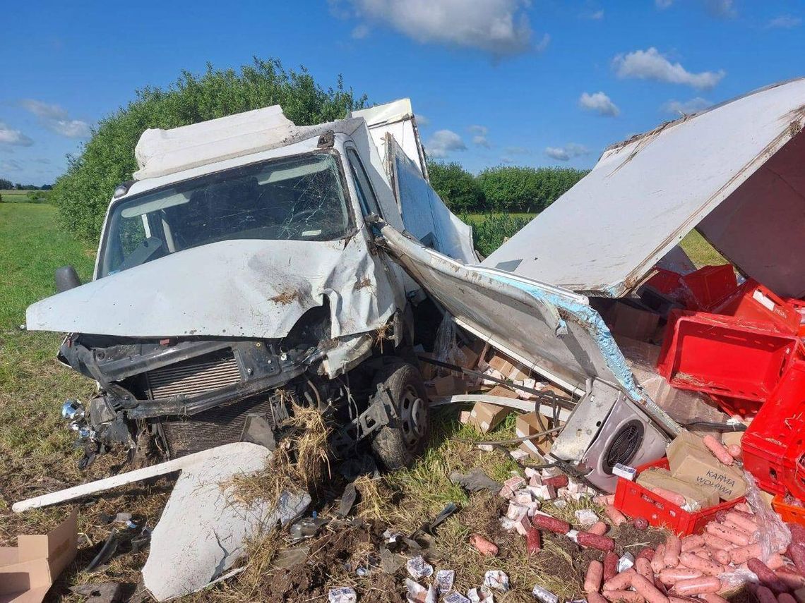 27-latek prawdopodobnie zasnął za kierownicą. Z ciężarówki nic nie zostało [ZDJĘCIA]