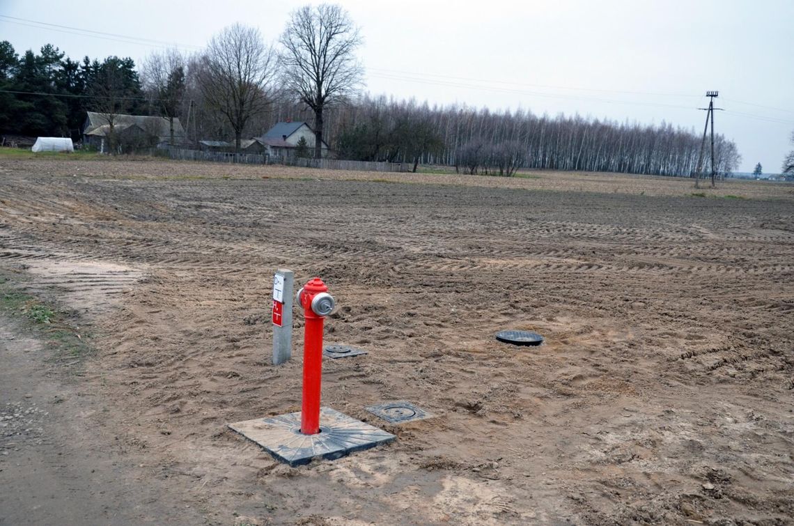 Zgodnie z wcześniejszymi zapowiedziami, na przełomie listopada i grudnia zakończył się proces inwestycyjny związany z montażem sieci wodociągowej w Syczowie. Prace zostały odebrane i przyszła pora na sprawdzenie, na jakie rozwiązania mogą liczyć obecnie mieszkańcy.