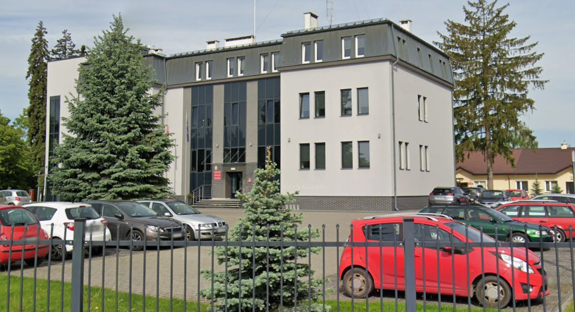Gmina Chełm stanie się gminą Pokrówka. Rząd zakończył wielomiesięczną procedurę Od 1 stycznia 2027 roku gmina wiejska Chełm będzie oficjalnie funkcjonować pod nazwą gmina Pokrówka. Zmianę wprowadza rozporządzenie Rady Ministrów z 29 lipca 2026 roku. Decyzja kończy trwający od wielu miesięcy proces konsultacji społecznych i procedur administracyjnych.