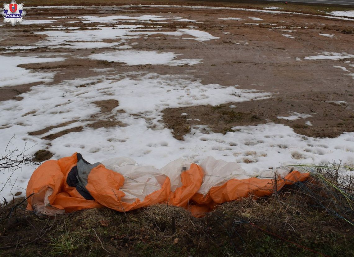 Paralotniarz runął na ziemię. Ciężko rannego 58-latka zabrał śmigłowiec LPR