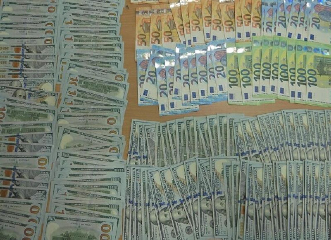 6,5 mln zł niezgłoszonej na granicy gotówki 6,5 mln zł niezgłoszonej na granicy gotówki