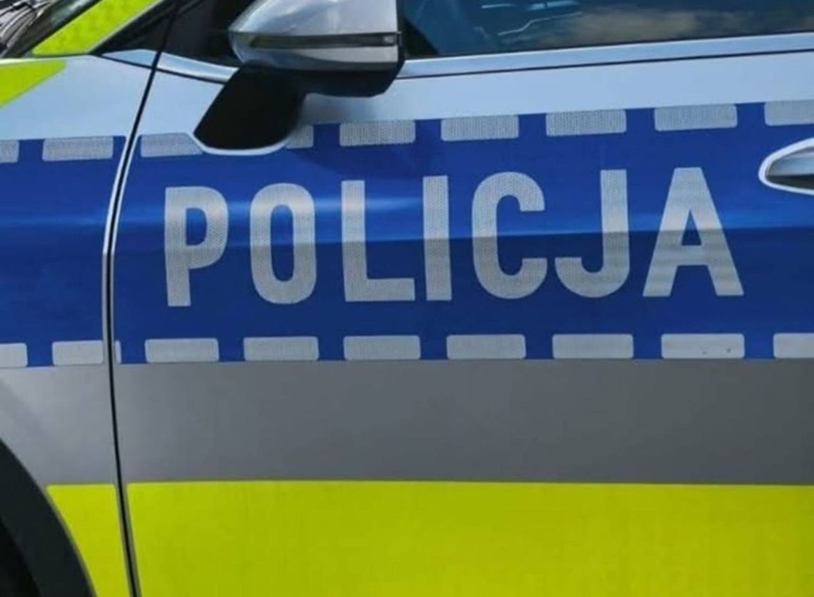 Groźne dachowanie w Majdanie Leśniowskim. Jedna osoba trafiła do szpitala Groźne dachowanie w Majdanie Leśniowskim. Jedna osoba trafiła do szpitala