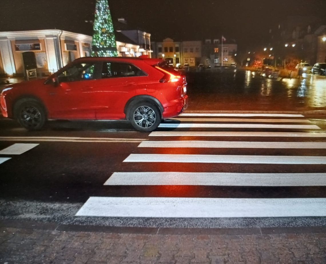 Groźne zdarzenie na ulicy we Włodawie. 43-latka trafiła do szpitala Groźne zdarzenie na ulicy we Włodawie. 43-latka trafiła do szpitala