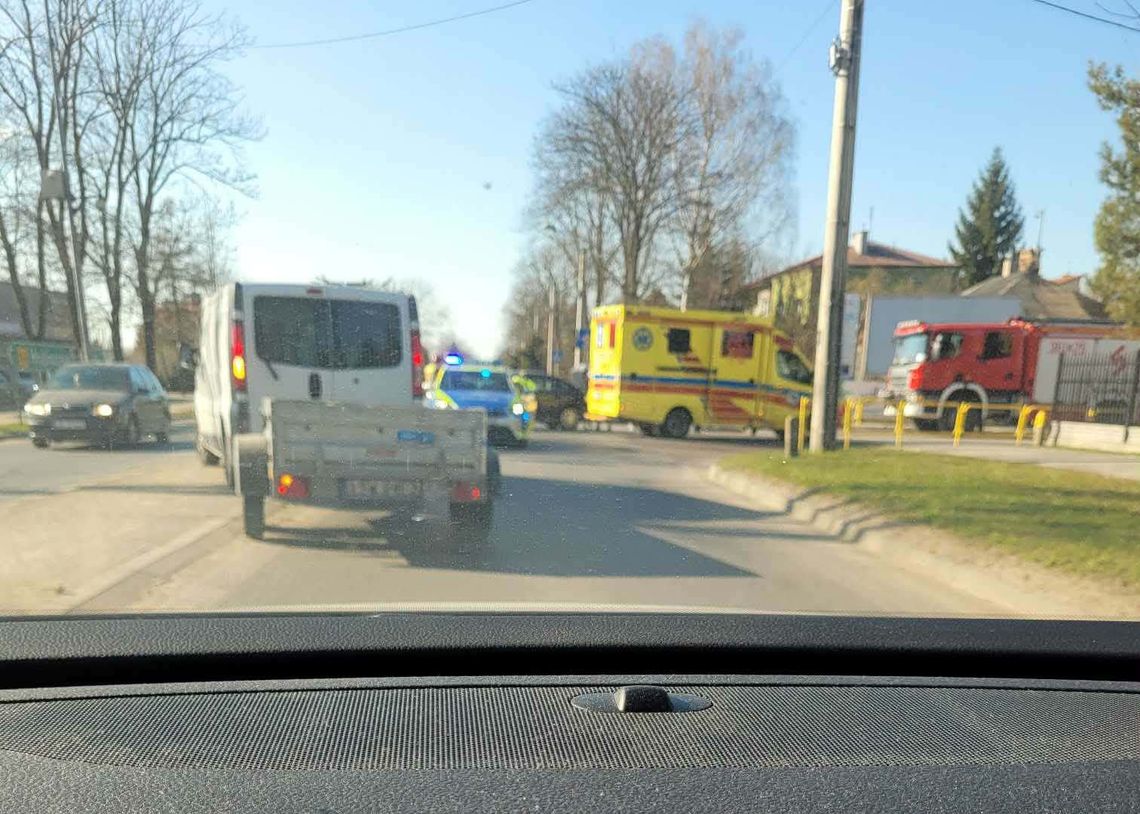 Groźne zderzenie w Chełmie. Motocyklista trafił do szpitala Groźne zderzenie w Chełmie. Motocyklista trafił do szpitala