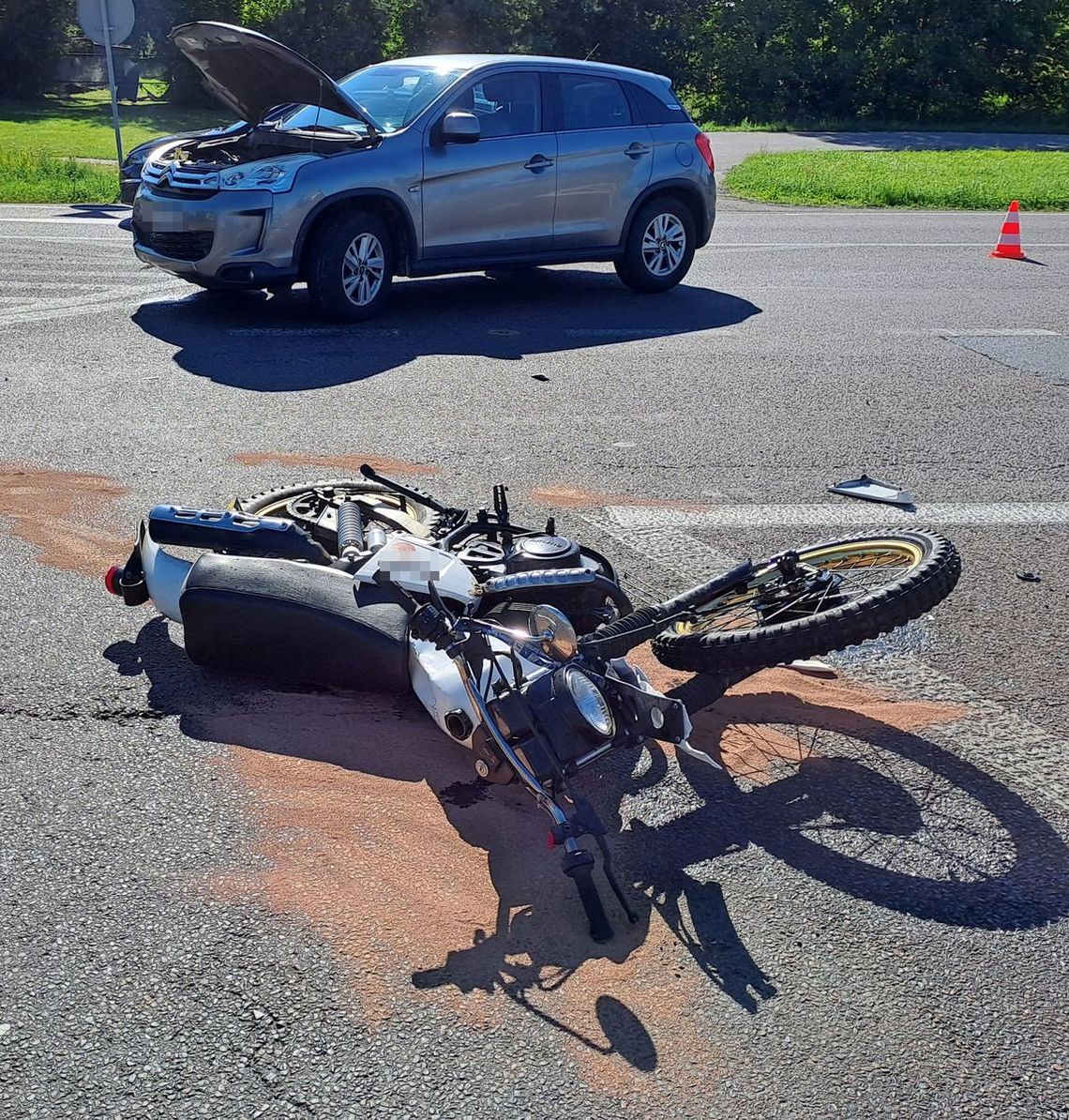 Groźny wypadek w Zakręciu. Motocyklista trafił do szpitala Groźny wypadek w Zakręciu. Motocyklista trafił do szpitala