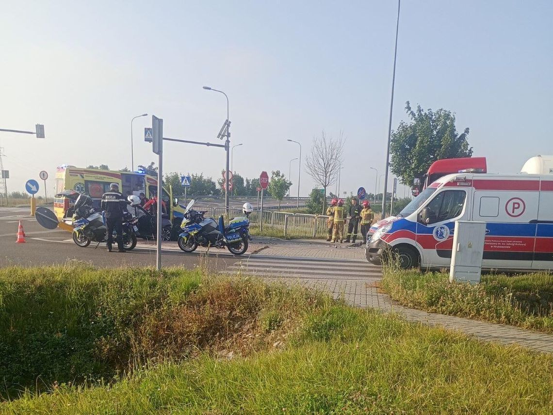 Bmw pojechało na czołówkę z cysterną wiozącą gaz Bmw pojechało na czołówkę z cysterną wiozącą gaz