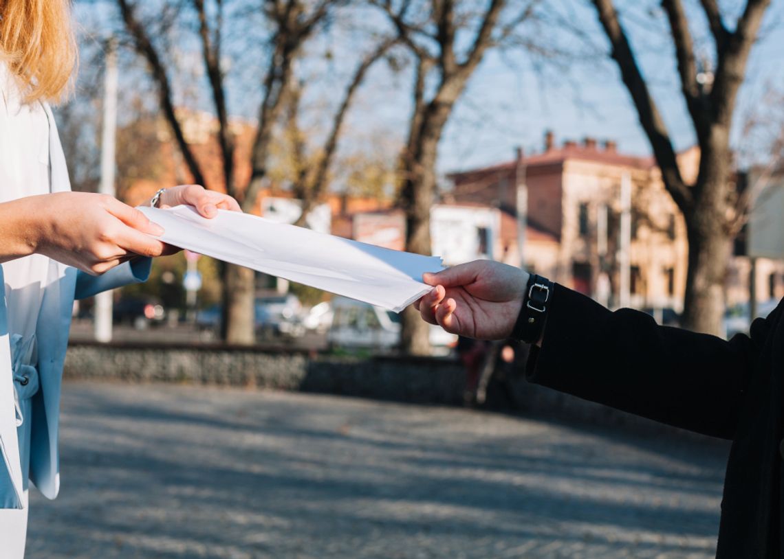 Radna docieka: Ile kosztuje funkcjonowanie władz Rejowca Fabrycznego? Ile samorząd wydaje na wynagrodzenia burmistrza i jego zastępcy, a jakie są koszty dodatkowe związane z funkcjonowaniem kierownictwa urzędu? O te kwestie zapytała w swojej niedawnej interpelacji radna Henryka Wiśniewska. W odpowiedzi na jej pismo burmistrz Gabriel Adamiec przedstawił dane.