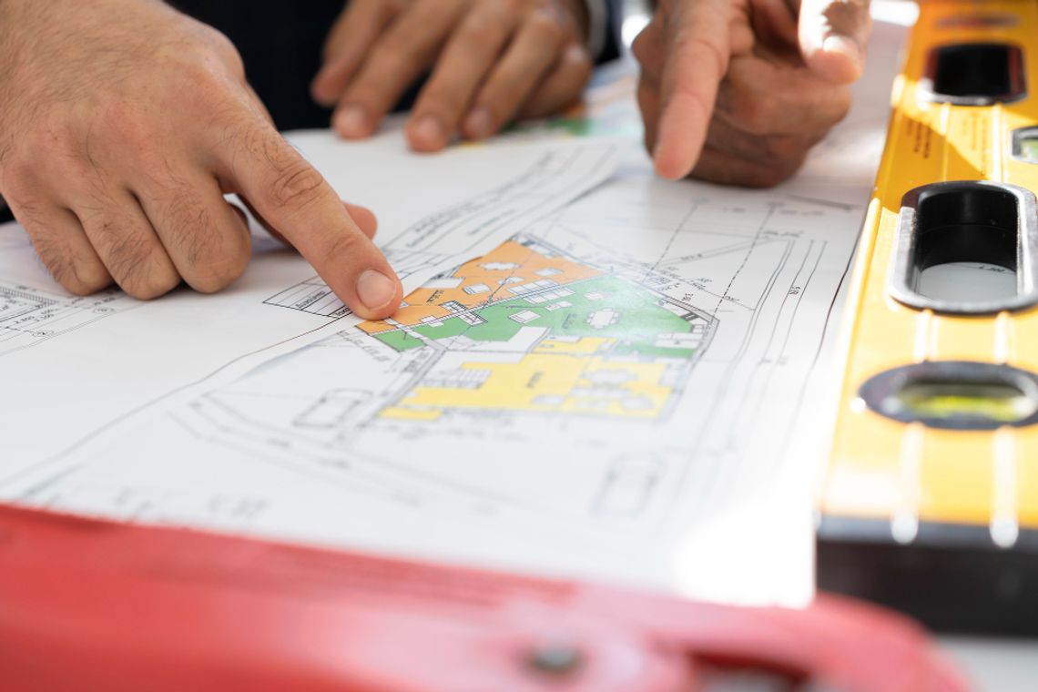 Zarząd powiatu chełmskiego rozstrzygnął postępowanie przetargowe dotyczące opracowania dokumentacji projektowej dla dwóch ważnych inwestycji drogowych. W obu częściach zamówienia najkorzystniejszą ofertę złożyła firma WIKTIS z Warszawy.