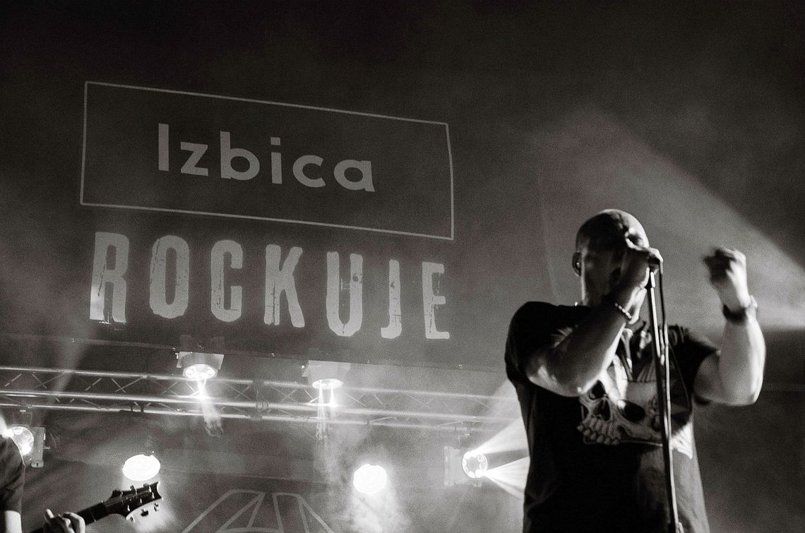 Legenda rocka w Izbicy. Tłumy na stadionie Ruchu [ZDJĘCIA]