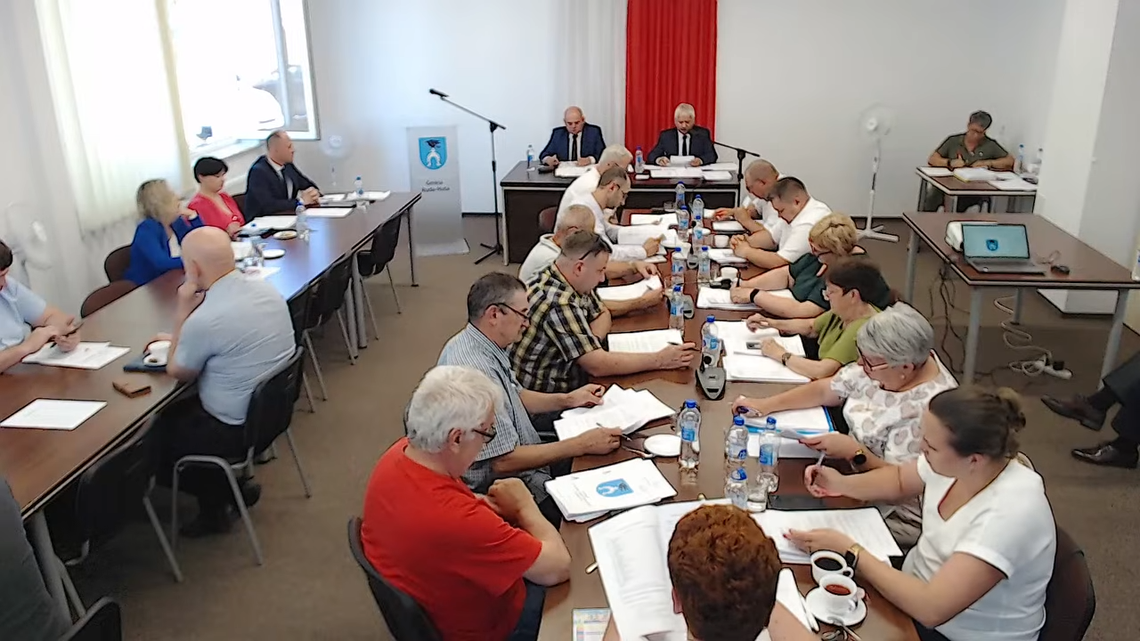 Jak zmienił się majątek radnych gminy Ruda-Huta? Kto odłożył najwięcej pieniędzy? Czy któryś z radnych kupił nową nieruchomość? Kto spłacił kredyt, a kto zwiększył wartość swojego majątku? Odpowiedzi przynoszą najnowsze oświadczenia majątkowe radnych gminy Ruda-Huta. Przeanalizowaliśmy dokumenty za lata 2024 i 2025.