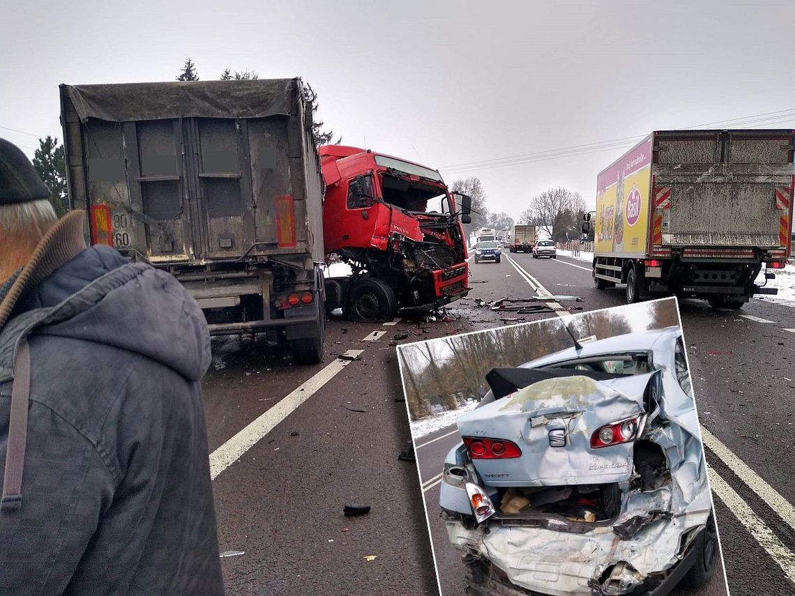 Karambol w Wólce Orłowskiej. Zderzenie seata i dwóch ciężarówek [FOTO]