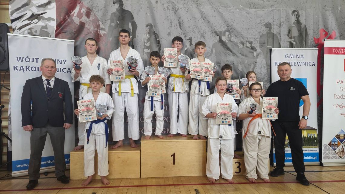 Karatecy Satori świętowali na podium Chełmska Szkoła Karate Kyokushin Satori