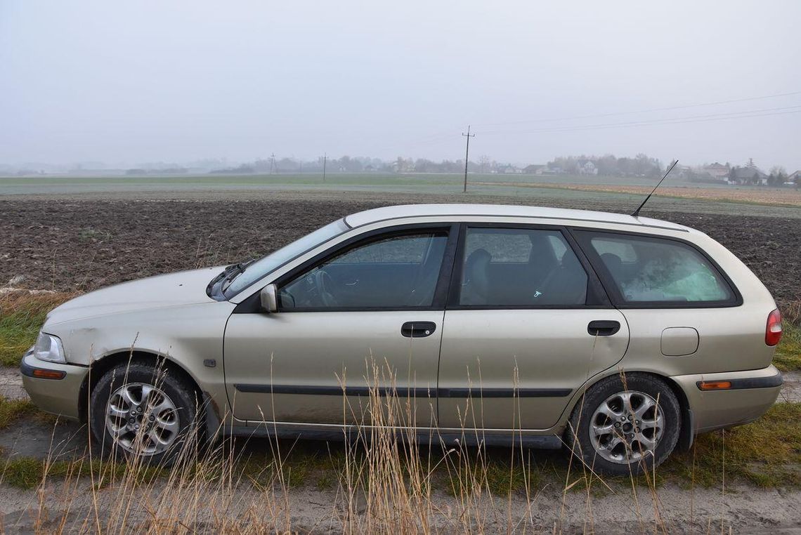Kierowca schował się w polu kukurydzy przed policją. Miał wiele na sumieniu Kierowca schował się w polu kukurydzy przed policją. Miał wiele na sumieniu