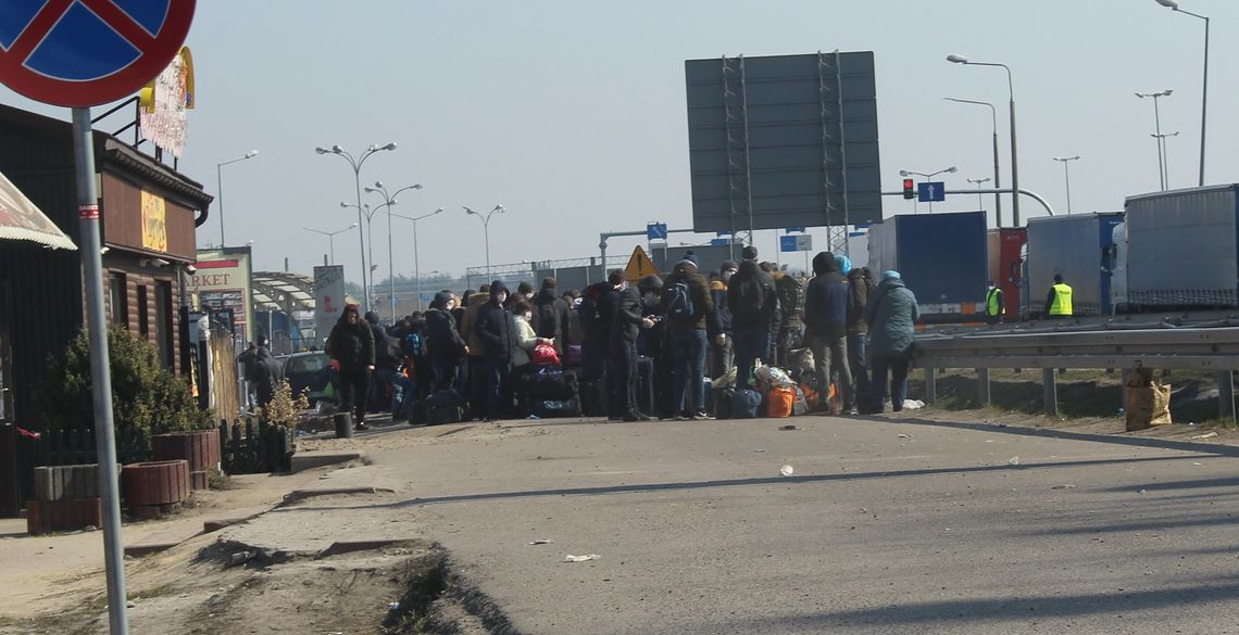 Kilkuset obywateli Ukrainy czeka na przejście przez granicę