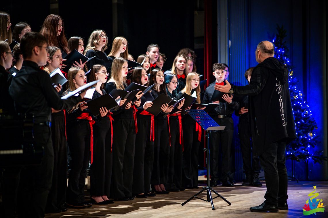 Kolejny sukces młodych chórzystów! Srebrny Dyplom dla Rapsodii z II LO w Chełmie [ZDJĘCIA, FILMY]