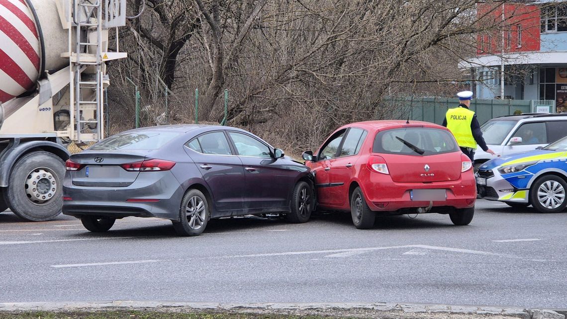 Kolizja na Alei Przyjaźni. Jedna osoba trafiła na SOR