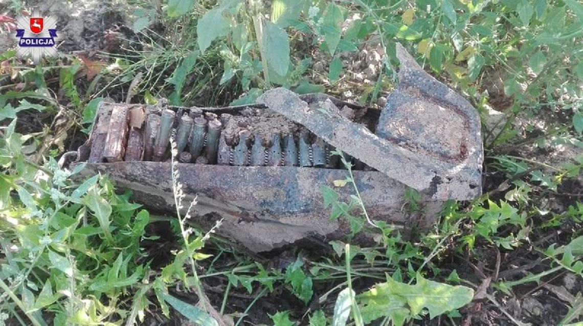 Krasnystaw: Amunicja i elementy broni maszynowej wykopane podczas prac polowych
