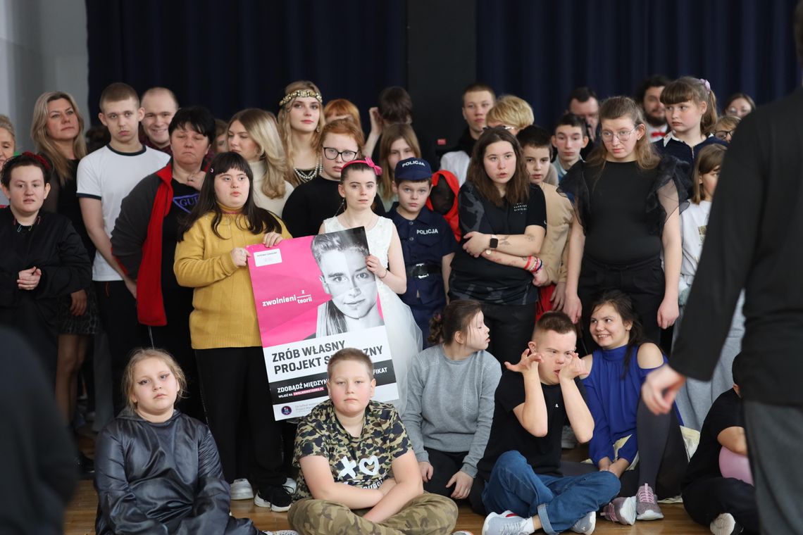 Krasnystaw. II LO uczy empatii i integracji w ramach projektu „Sztuka Tolerancji”