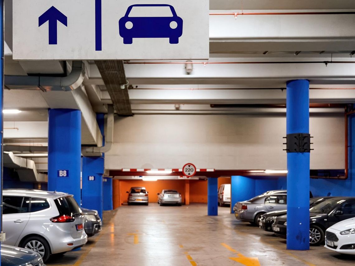 Kto zaparkuje w podziemnym parkingu, wynajętym dla urzędu miasta.