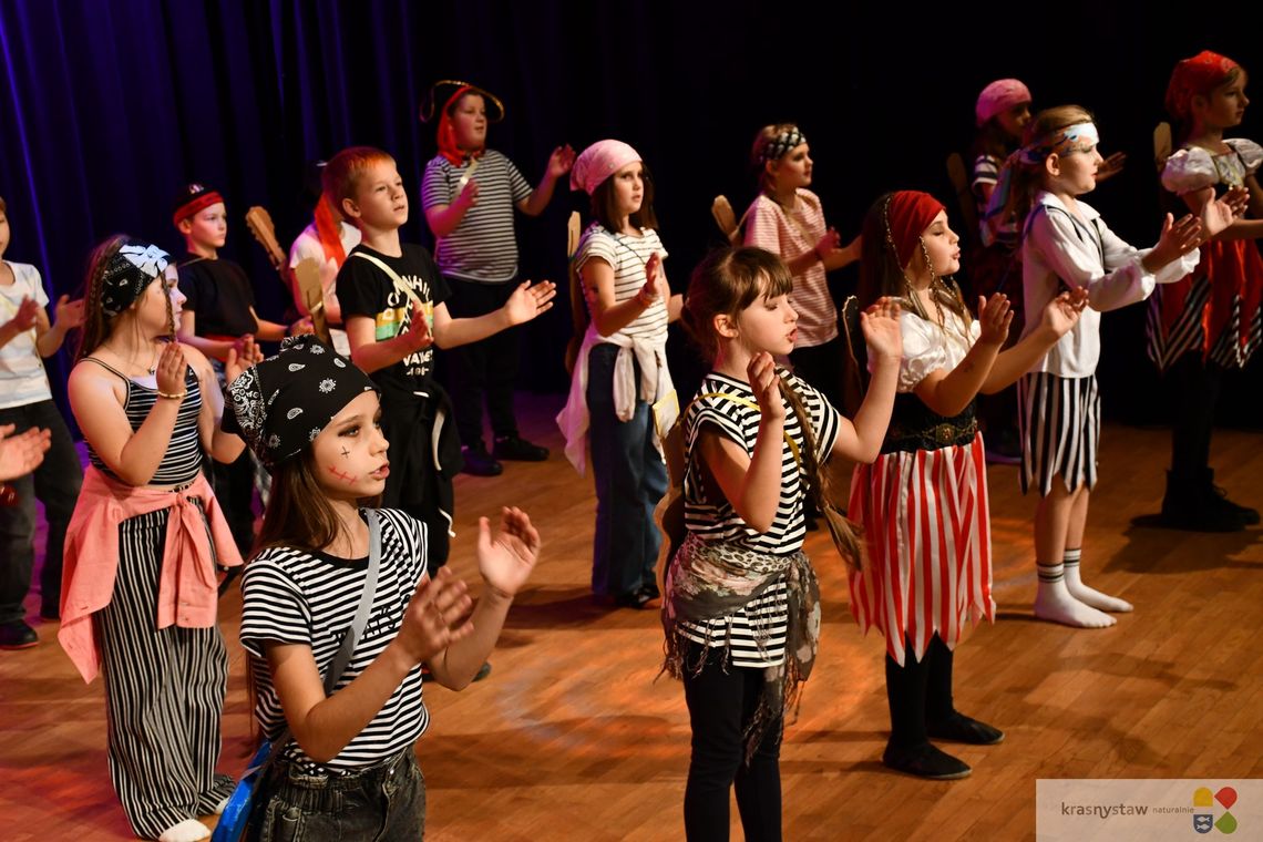 W sali widowiskowej Krasnostawskiego Domu Kultury odbył się wyjątkowy koncert pod hasłem „Łączymy pokolenia”