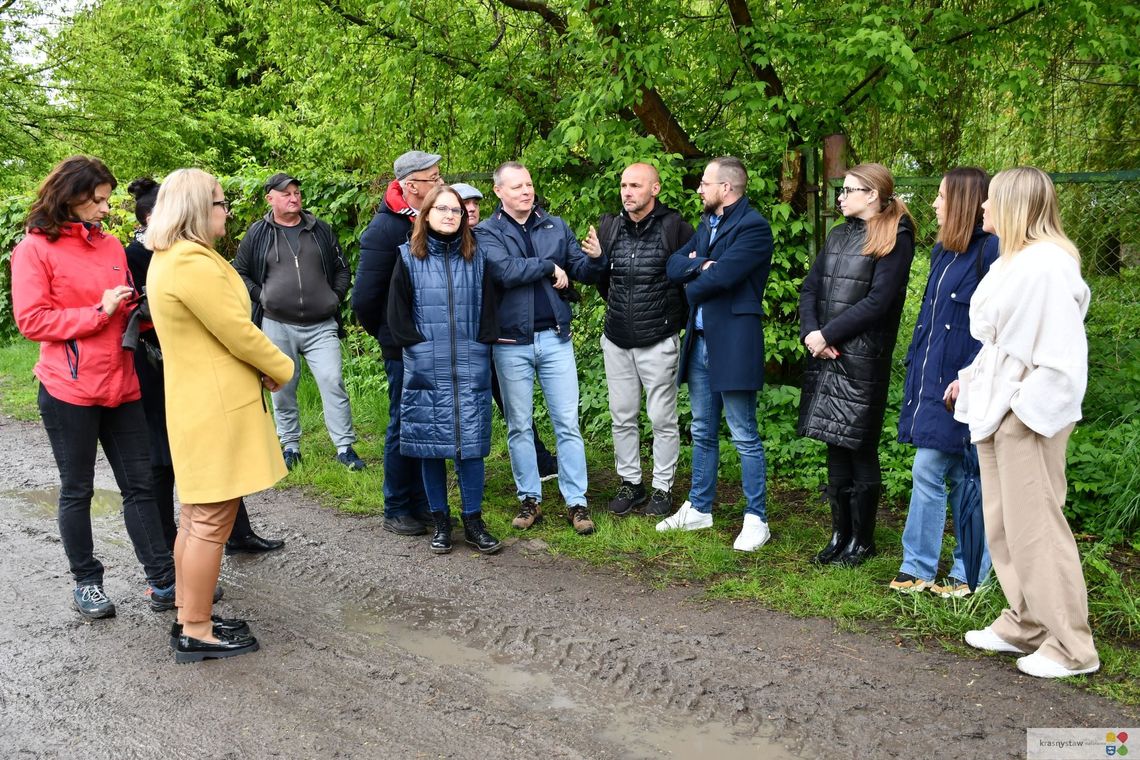 Krasnystaw. Miejskie inwestycje pod lupą radnych. Pojechali, zobaczyli, ocenili