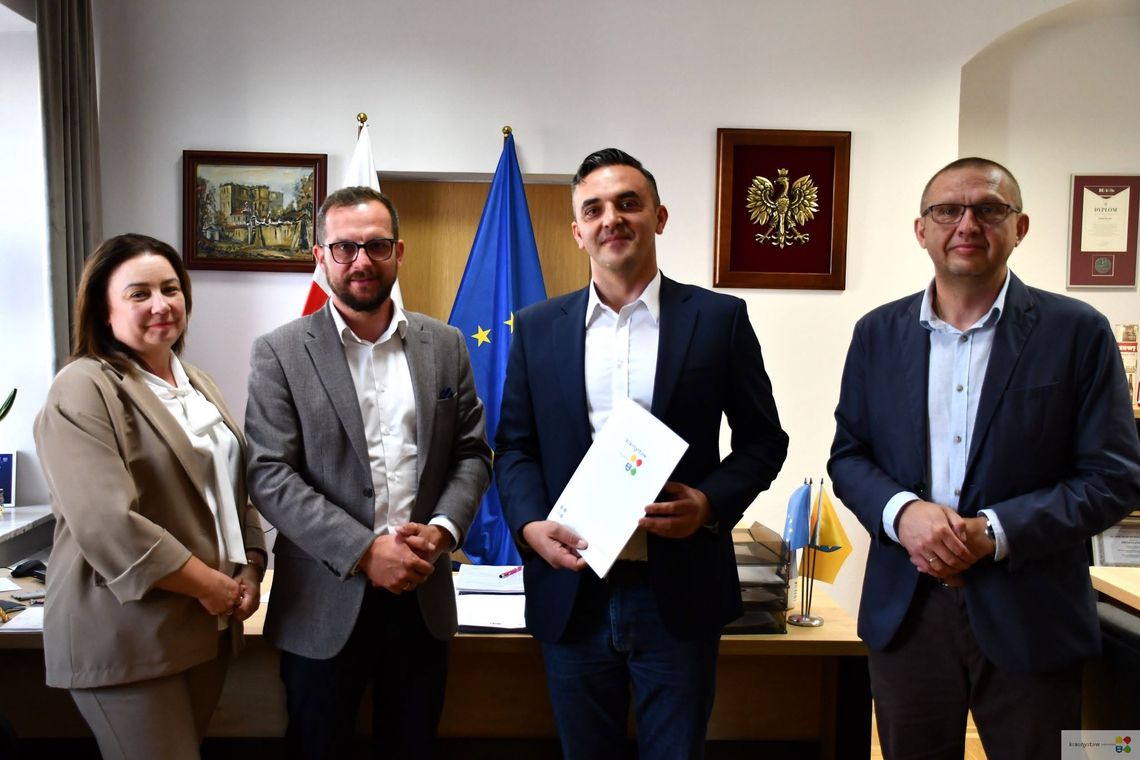 Krasnystaw. Miasto podpisało umowę z wykonawcą na budowę ulicy Szymanowskiego Krasnystaw. Miasto podpisało umowę z wykonawcą na budowę ulicy Szymanowskiego