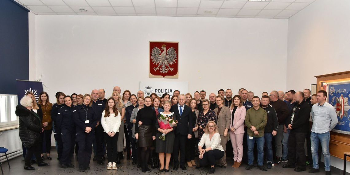 Krasnystaw. Po 28 latach pracy w policji Teresa Pisarska odeszła na emeryturę