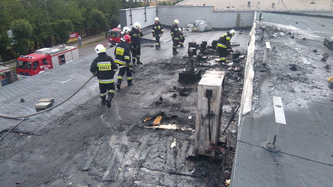 Krasnystaw: Pożar dachu na meblowym [VIDEO]
