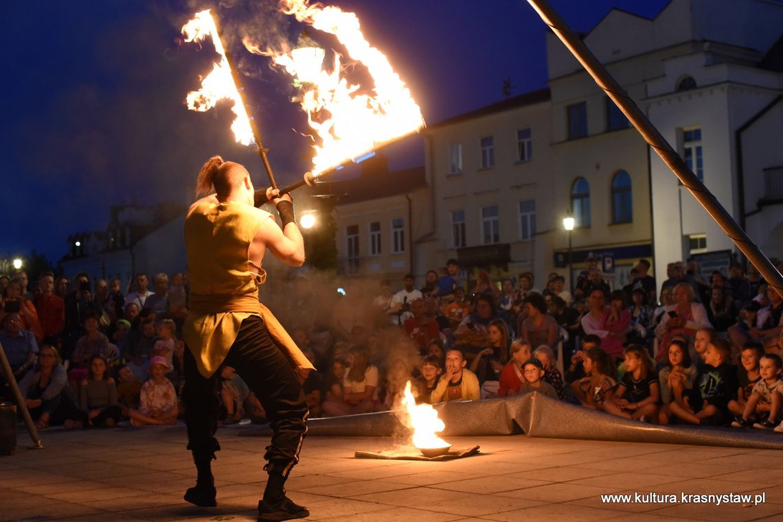 Krasnystaw. Przyjaciele sztukmistrza opanowali rynek miejski [ZDJĘCIA]