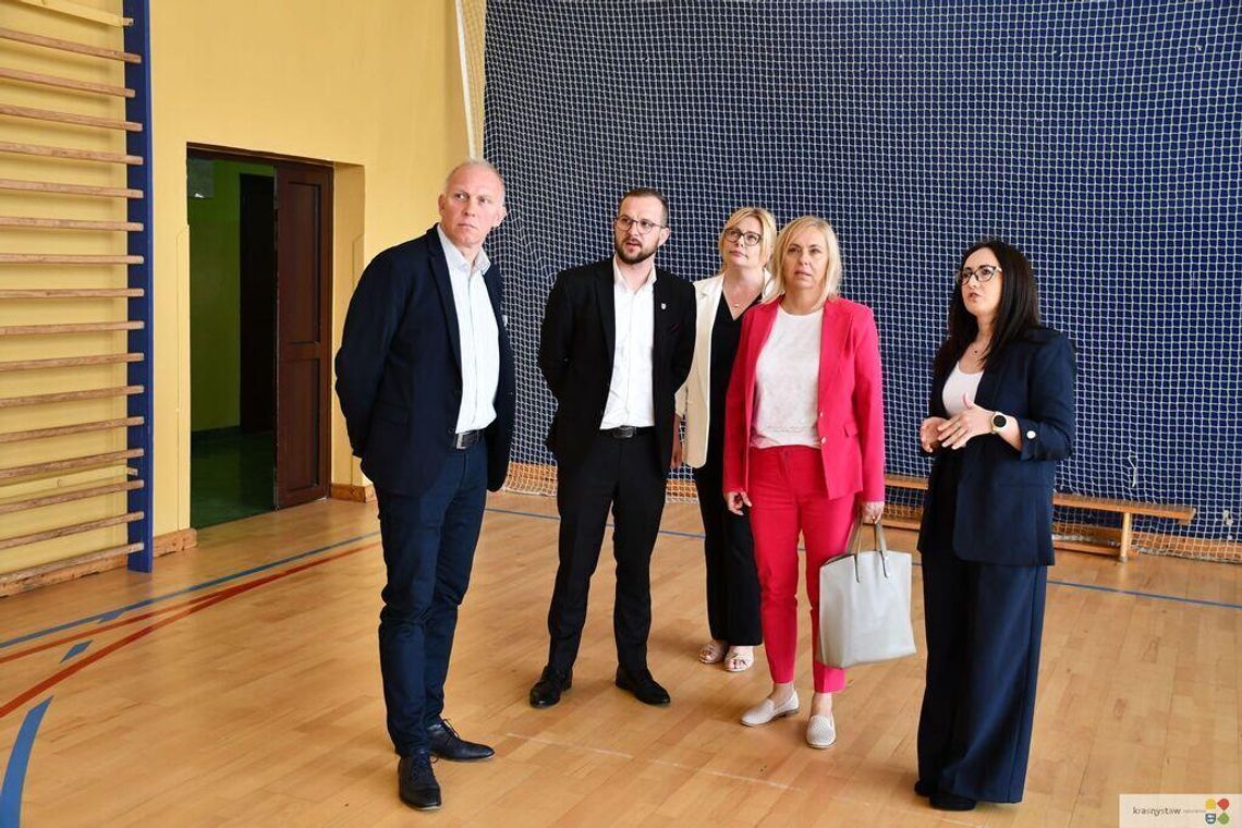 Krasnystaw. Rozmawiali o zmianach w oświacie podczas wizyty kuratora