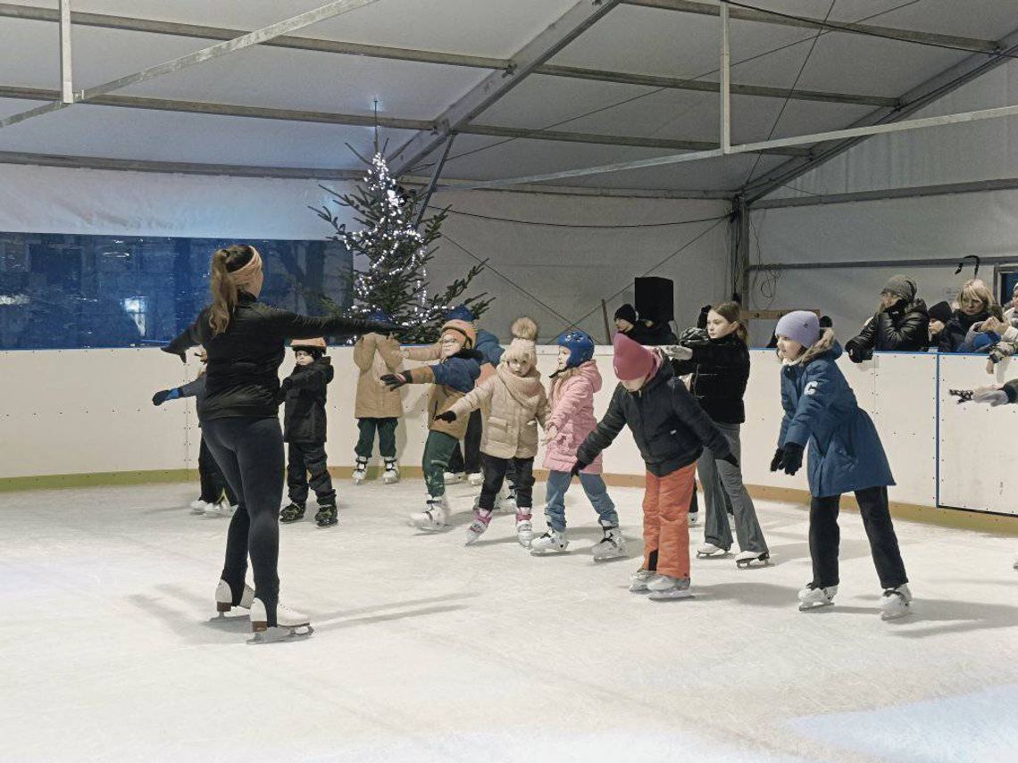 Krasnystaw. W czasie ferii uczniowie pośmigają na lodowisku za free