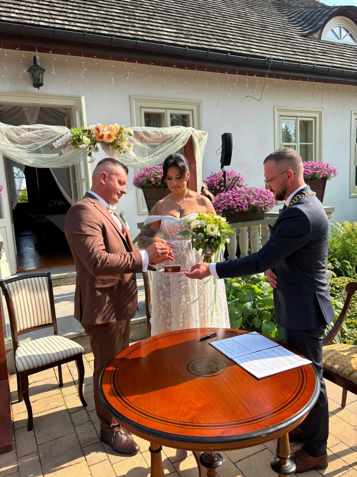 Krasnystaw. Wylicytowali ślub podczas WOŚP. Ceremonię poprowadził burmistrz Krasnystaw. Wylicytowali ślub podczas WOŚP. Ceremonię poprowadził burmistrz