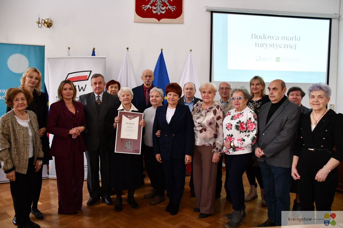 XIX Sesja Rady Seniorów Miasta Krasnystaw - podsumowanie działań, wyróżnienie i świąteczne spotkanie [GALERIA ZDJĘĆ]