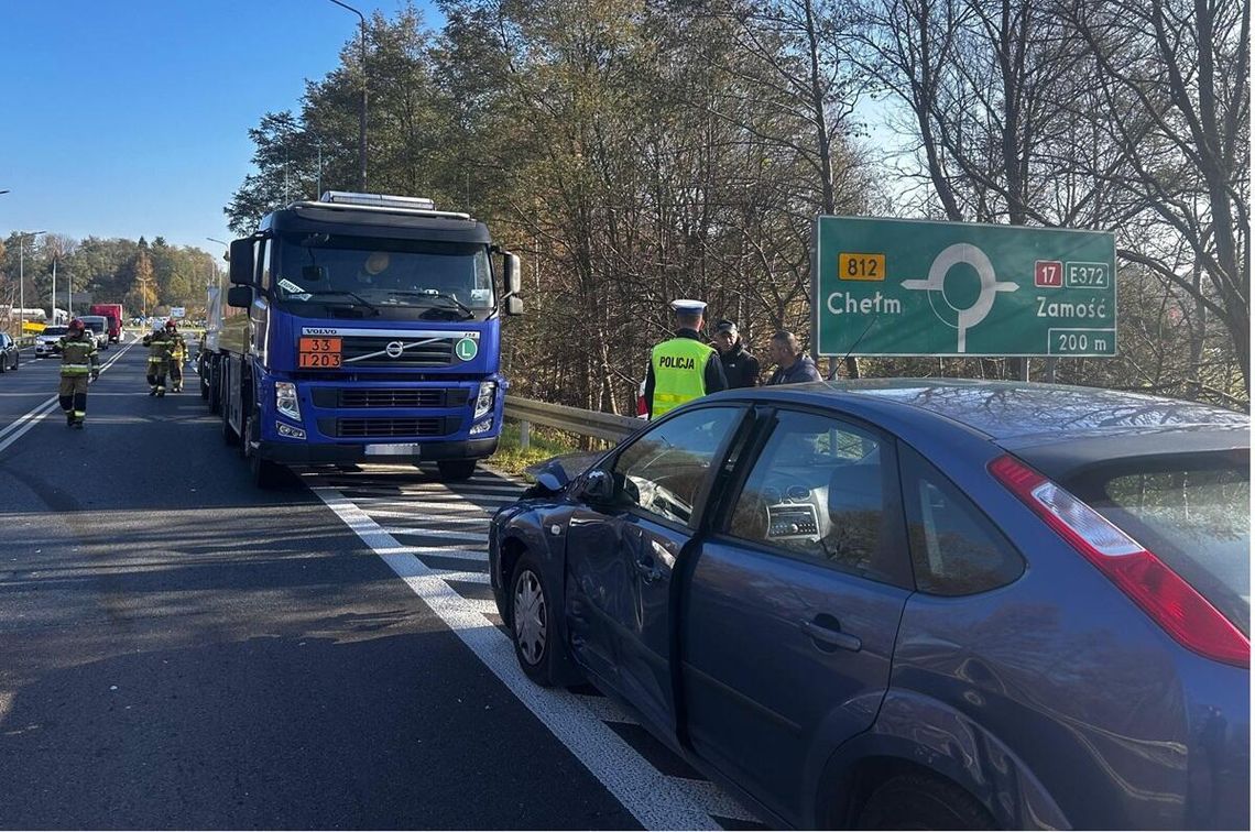 Krasnystaw. Zderzenie ciężarówki i dwóch osobówek na krajowej 17. Ruch wahadłowy