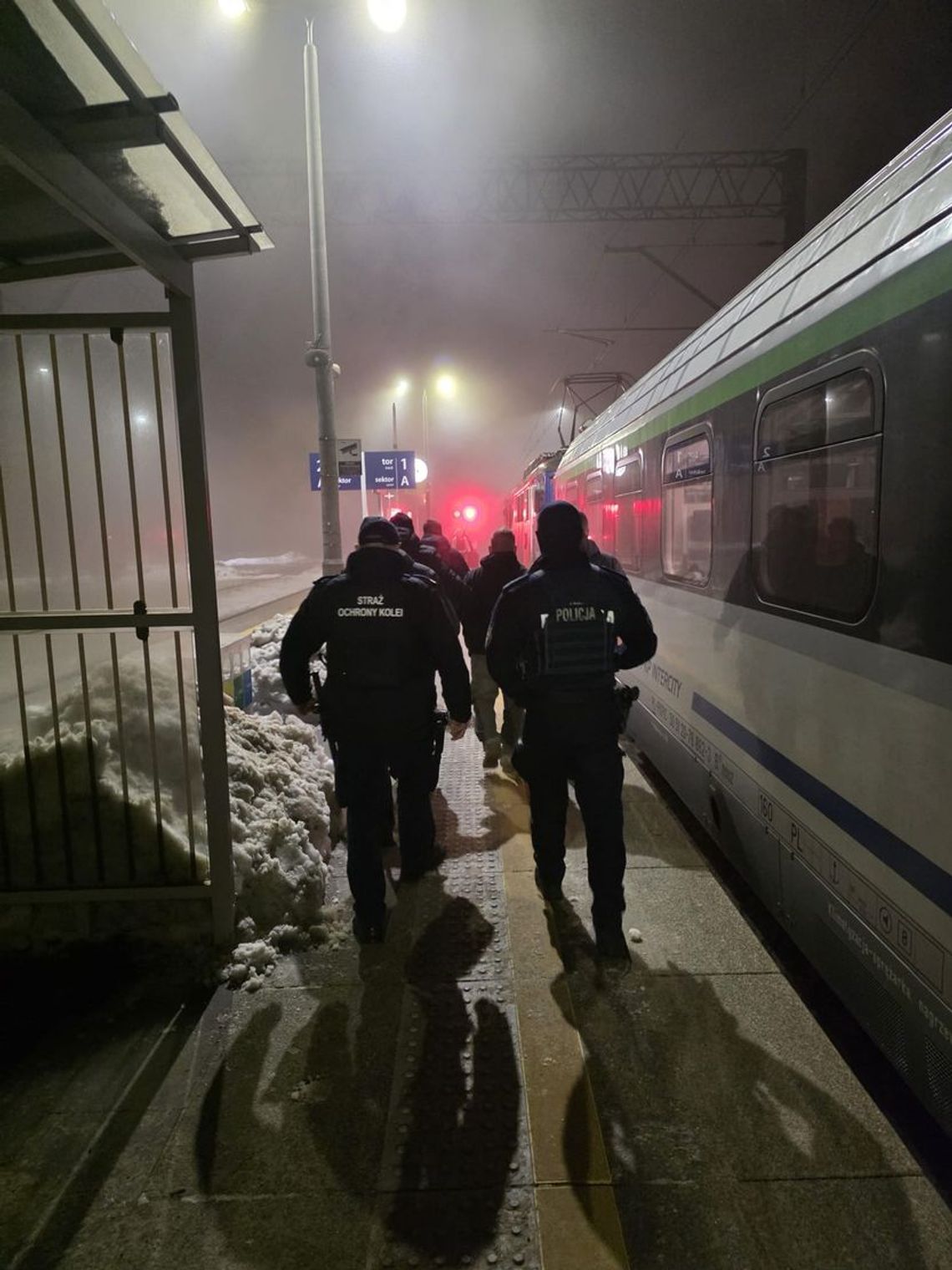 Kryminalni dopadli go w pociągu. Recydywista spędzi dwa lata w celi Kryminalni dopadli go w pociągu. Recydywista spędzi dwa lata w celi