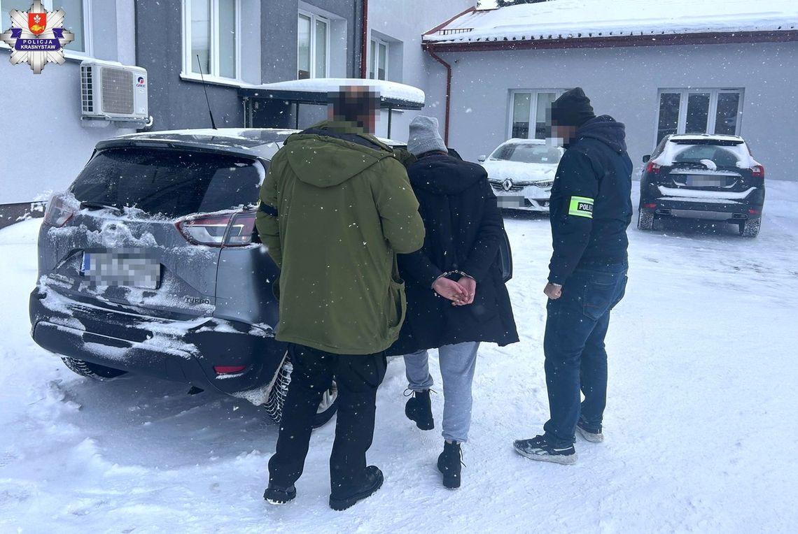 Policjanci z Krasnegostawu podczas przeszukania posesji w gminie Fajsławice zabezpieczyli substancje, z których można było przygotować ponad 560 porcji handlowych.