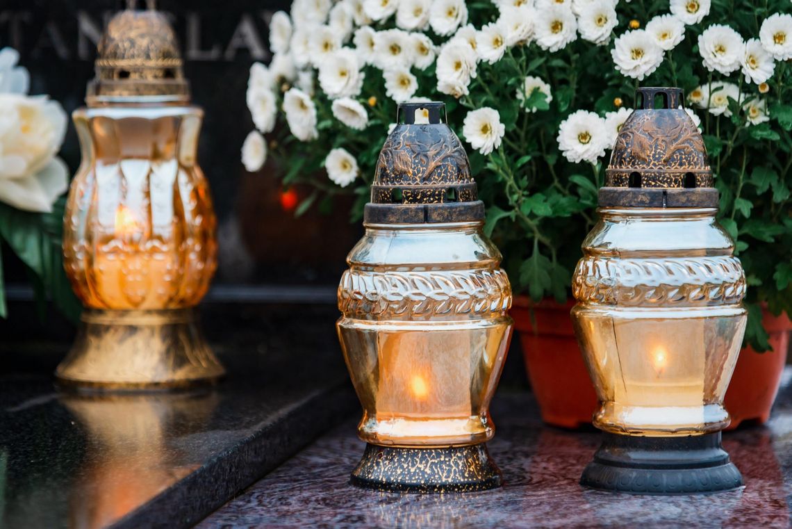 Ks. Jacek Lewicki o sensie uroczystości Wszystkich Świętych i Dnia Zadusznego Ks. Jacek Lewicki o sensie uroczystości Wszystkich Świętych i Dnia Zadusznego