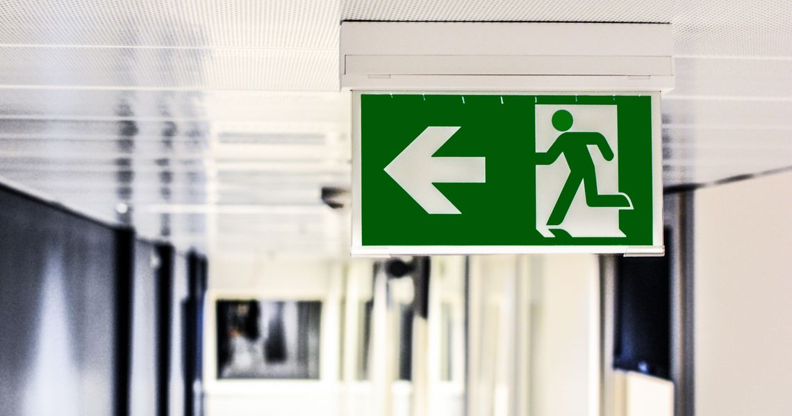 Ktoś paraliżuje pracę urzędów w regionie. Służby postawione na nogi
