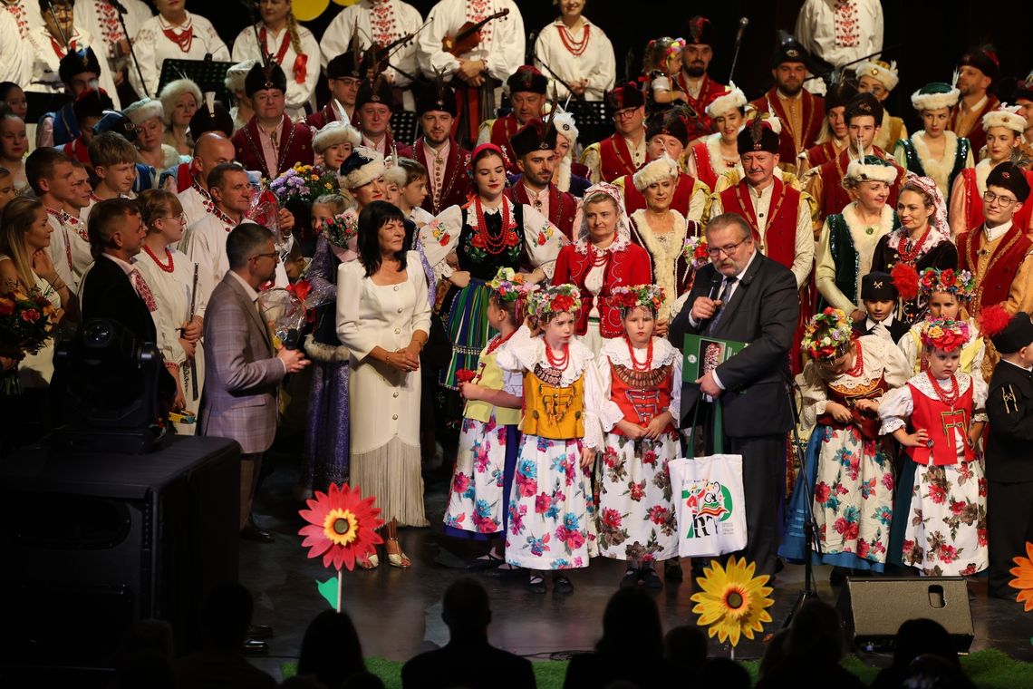 Kulturowego bogactwa strzegą od 45 lat. Zespół Pieśni i Tańca Ziemi Chełmskiej obchodzi jubileusz