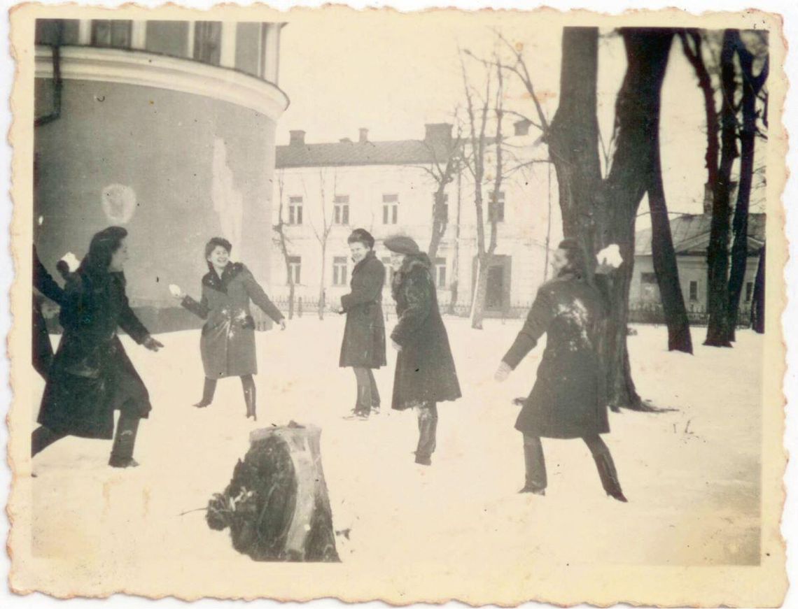 Kupił Syrenkę i czekał na roztopy, żeby dojechać do Hrubieszowa. Ale za to były bale! [ZDJĘCIA]