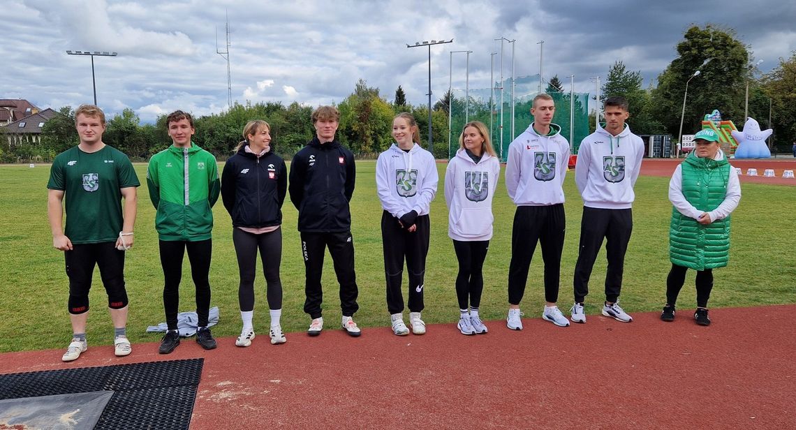 Lekkoatleci trenowali z zawodowcami