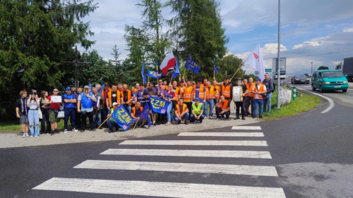 Lubelskie. Kolejarze protestują: "Nie pozwolimy na dalszą bierność rządu" [ZDJĘCIA]