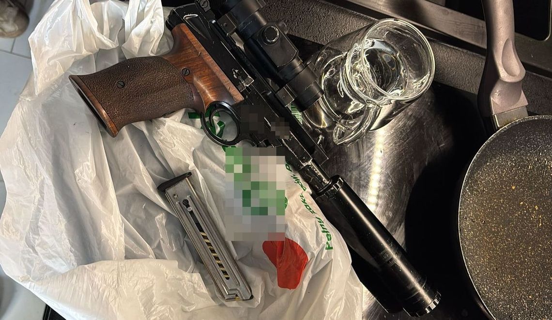 Kontrterroryści wkroczyli do jednego z mieszkań [WIDEO, ZDJĘCIA]