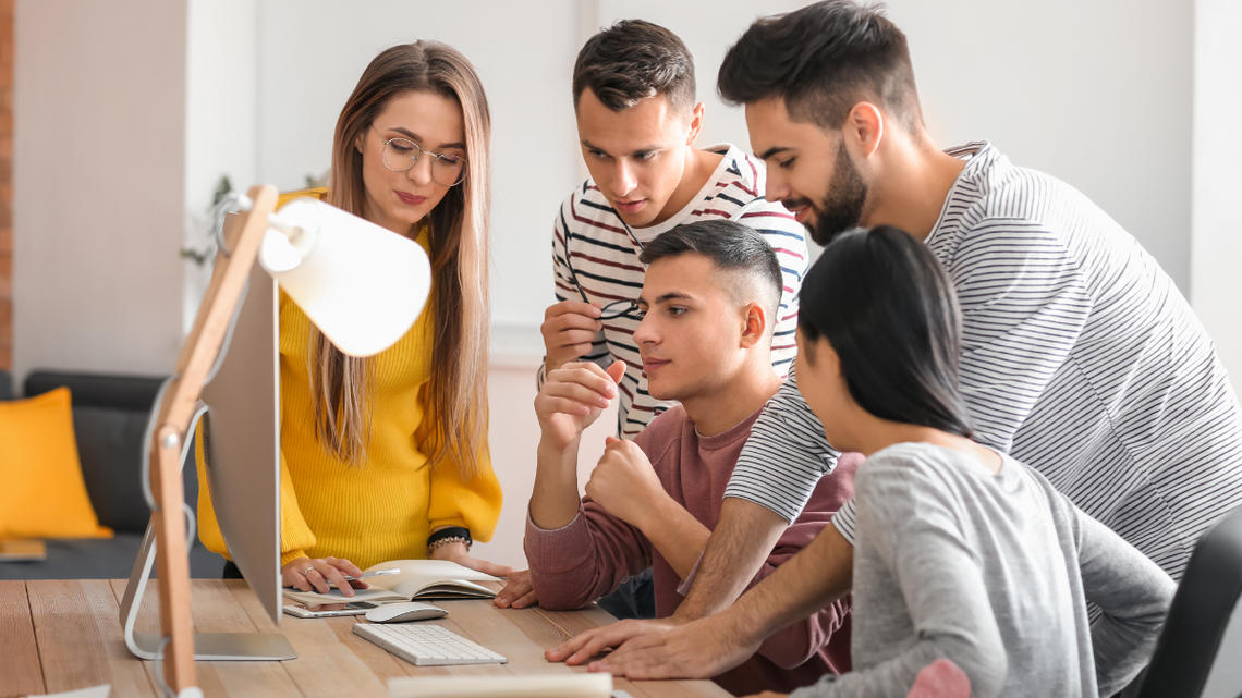 Maturzyści 2025. Studia? Tak, ale razem z pracą. Żeby się uniezależnić