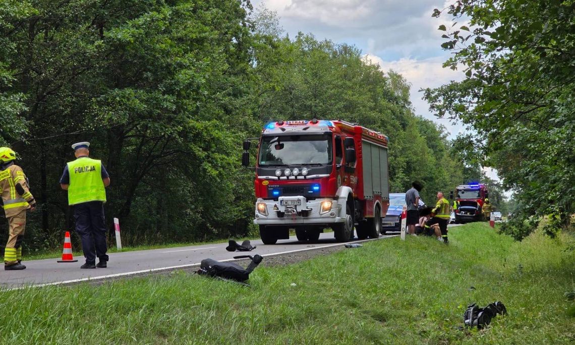 Mężczyzna na wózku inwalidzkim, potrącony przez bmw, trafił do szpitala [ZDJĘCIA]