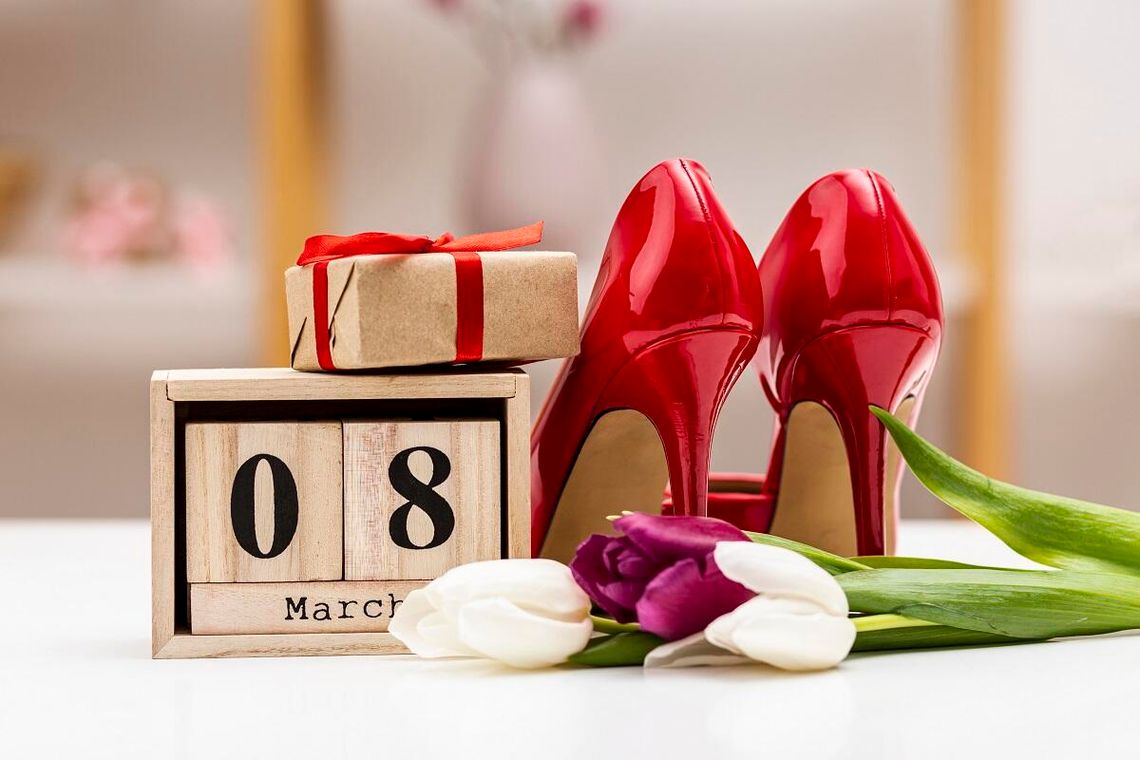 Miejski Dzień Kobiet w Krasnymstawie. Muzyka i słodki poczęstunek Miejski Dzień Kobiet w Krasnymstawie. Muzyka i słodki poczęstunek