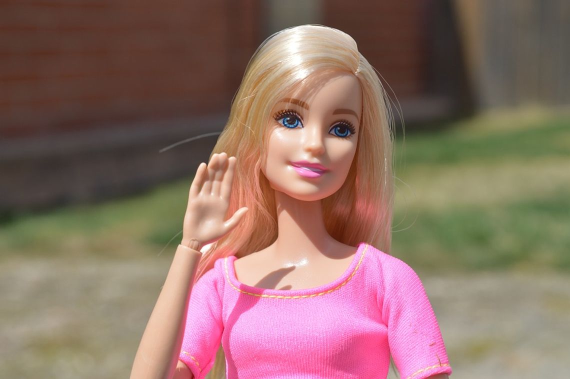 Ministerstwo Cyfryzacji alarmuje: Uważaj na selfie z Barbie!