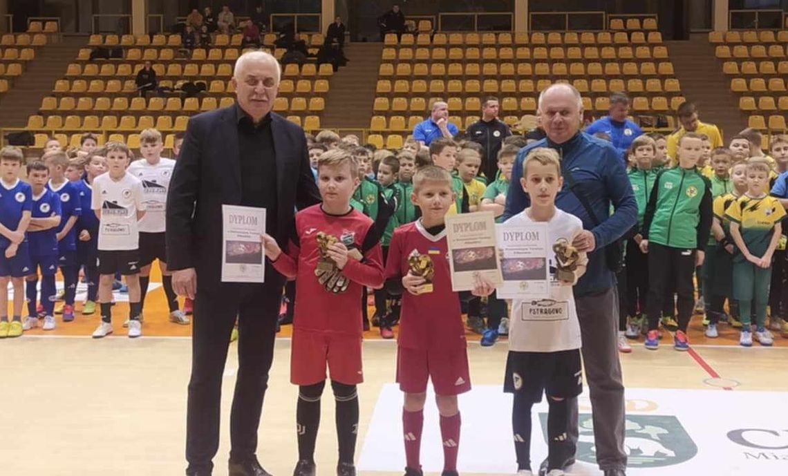 Młodzi piłkarze stanęli w szranki [ZDJĘCIA]